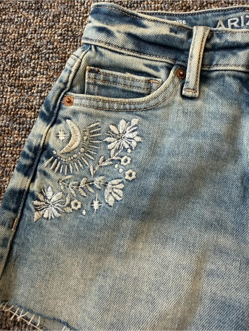 NWT Arizona Jean Co Blue Denim Shorts with White Floral Embroidery Size 000
